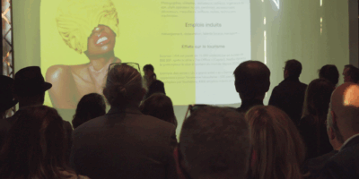 hangar-conference-seminaire-foule-projection